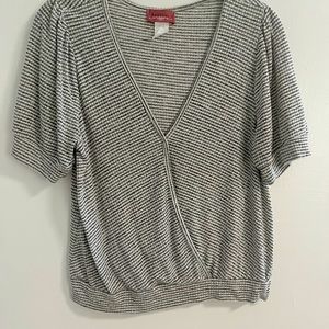 Darling summer faux wrap top with puffed short sleeves size XL by Ragdoll.